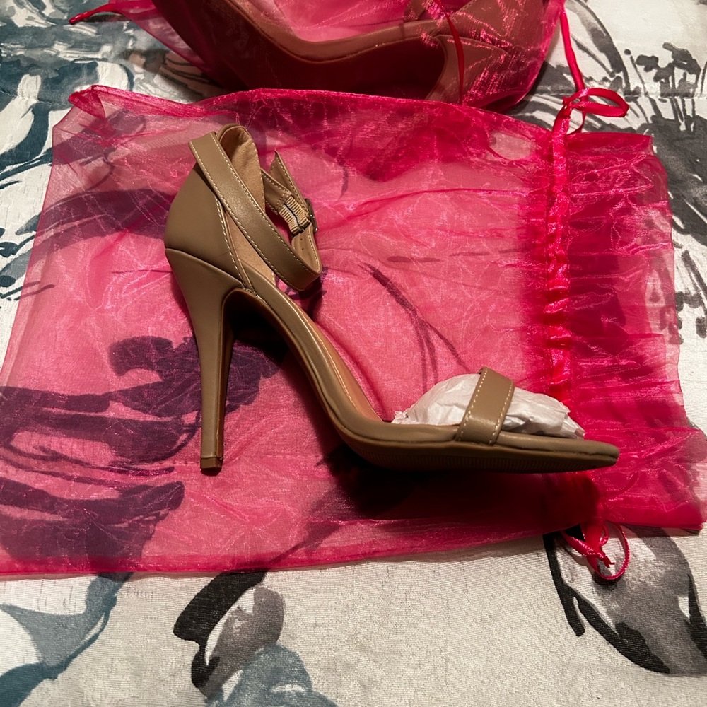 Anne Michelle heels